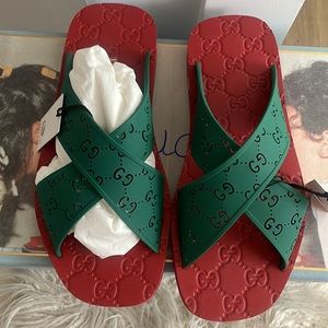 Gucci crossed GG Rubber Sandal